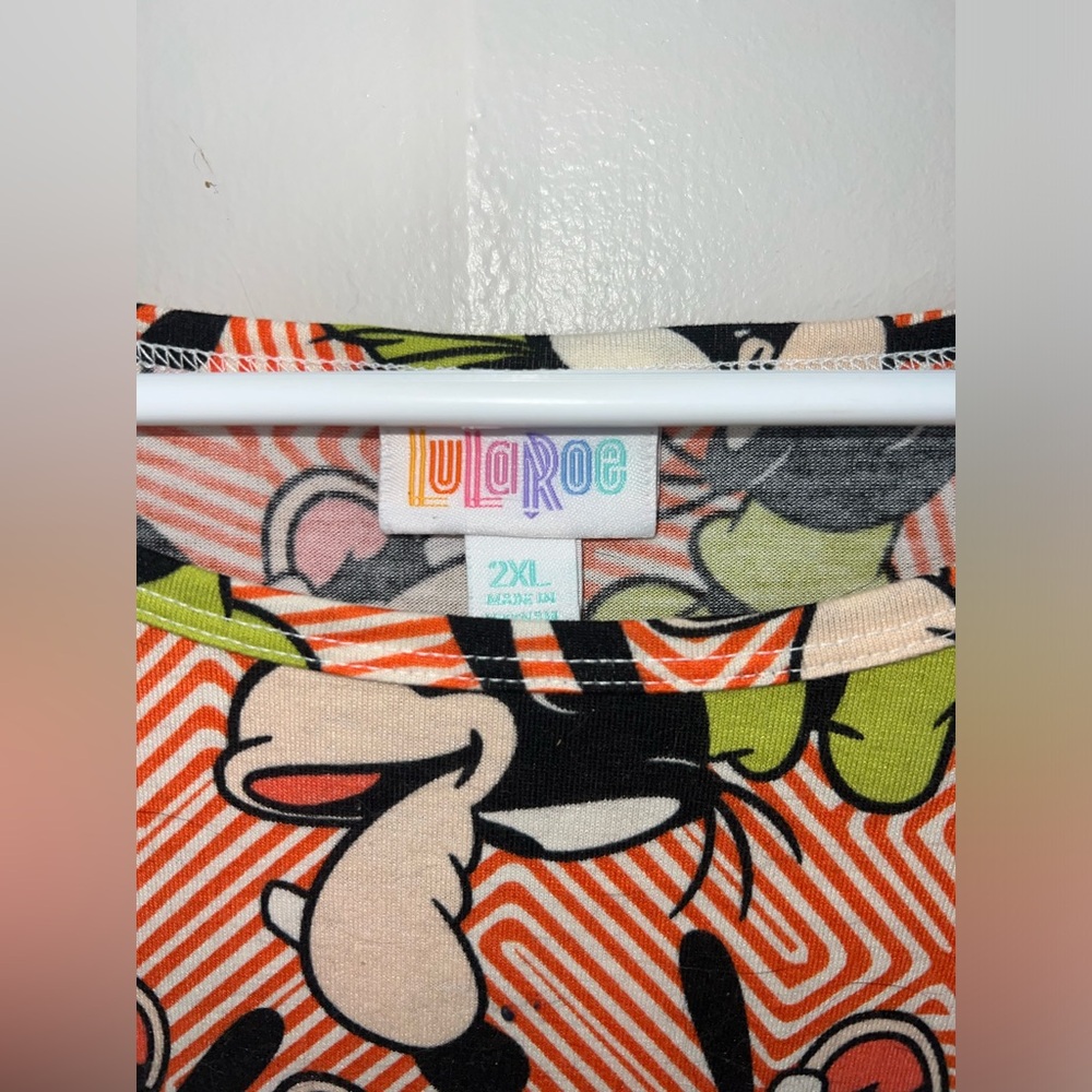 LuLaRoe x Disney Goofy Print Irma Short Sleeve Tunic Top Size 2X - Picture 4 of 5